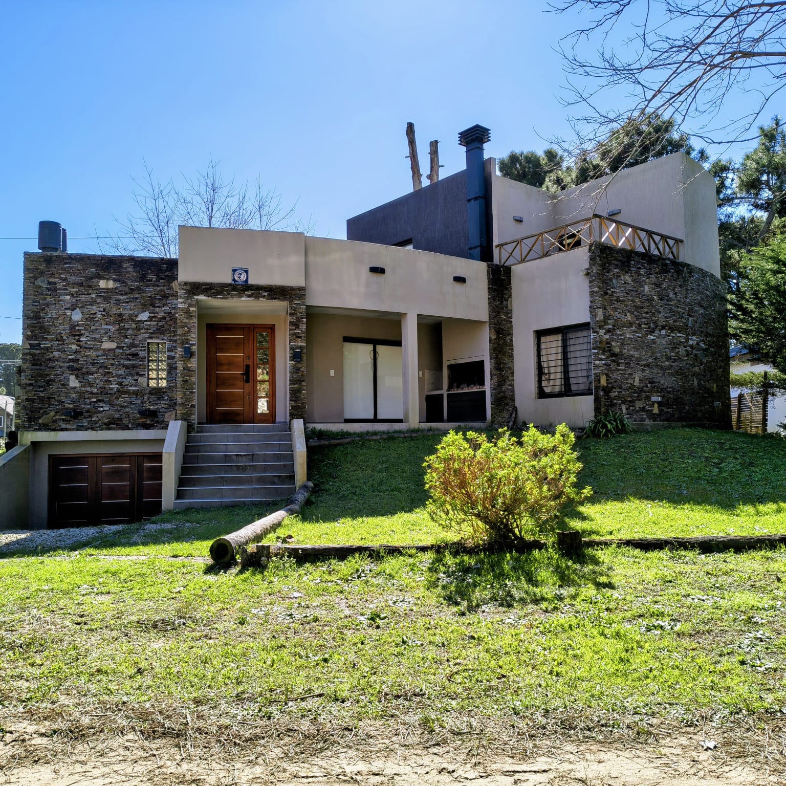 cevc482 – Moderna casa con garage y 4 dormitorios – Dalas esq. Lirios