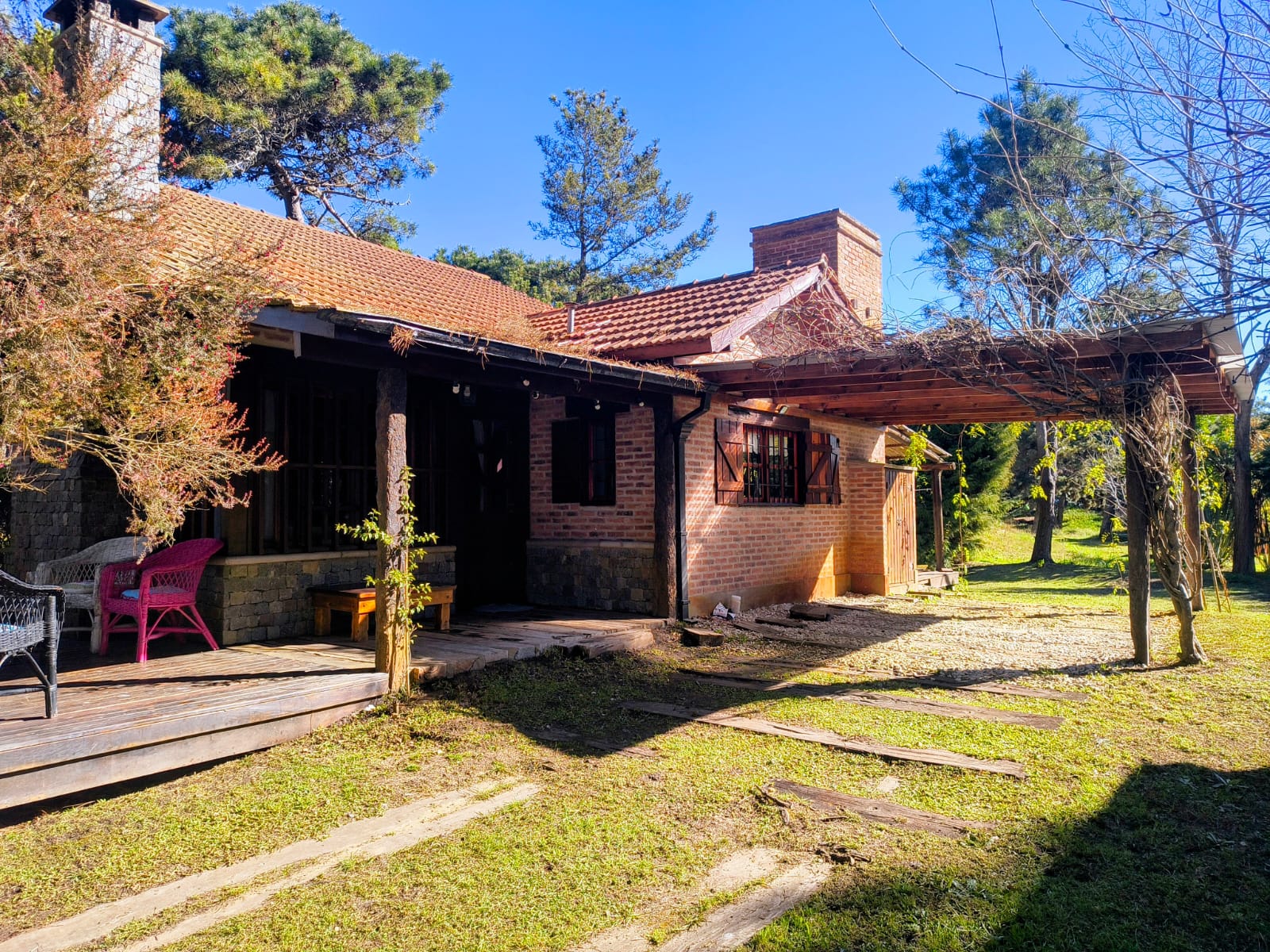 cea284 – muy linda casa tipo cabaña p/ 6 pers. – rosas e/ nogales y cedros